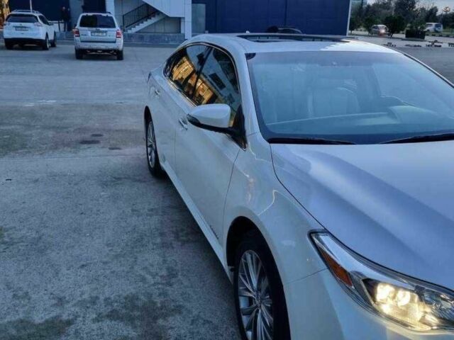 Белый Тойота Авалон, объемом двигателя 2.5 л и пробегом 155 тыс. км за 19235 $, фото 1 на Automoto.ua