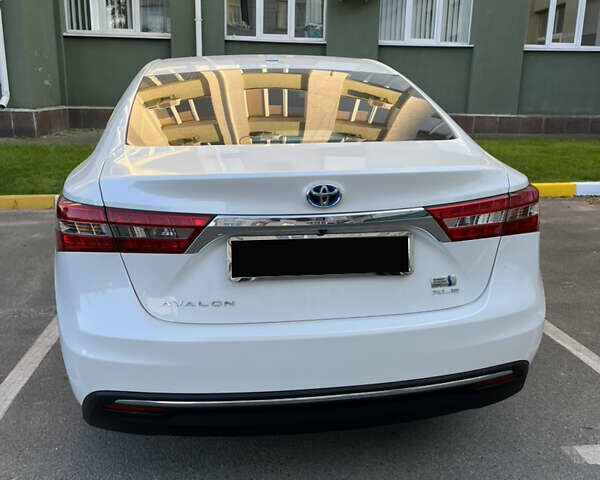 Белый Тойота Авалон, объемом двигателя 2.49 л и пробегом 102 тыс. км за 20500 $, фото 1 на Automoto.ua