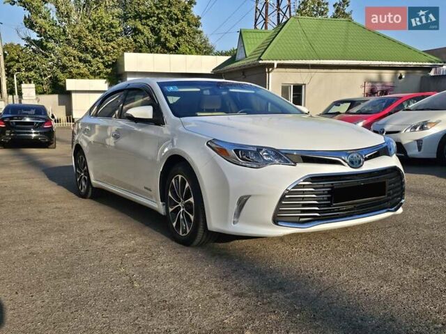 Белый Тойота Авалон, объемом двигателя 2.49 л и пробегом 72 тыс. км за 23500 $, фото 3 на Automoto.ua