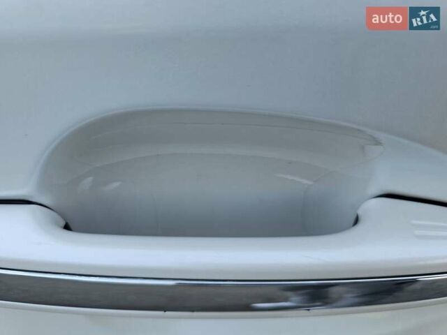 Белый Тойота Авалон, объемом двигателя 2.49 л и пробегом 72 тыс. км за 23500 $, фото 16 на Automoto.ua