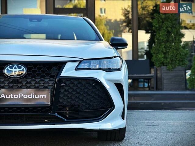 Белый Тойота Авалон, объемом двигателя 3.46 л и пробегом 93 тыс. км за 29000 $, фото 2 на Automoto.ua