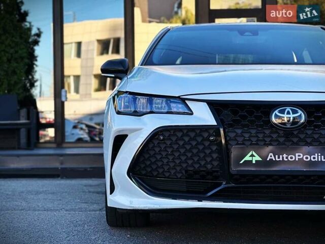 Белый Тойота Авалон, объемом двигателя 3.46 л и пробегом 93 тыс. км за 29999 $, фото 3 на Automoto.ua