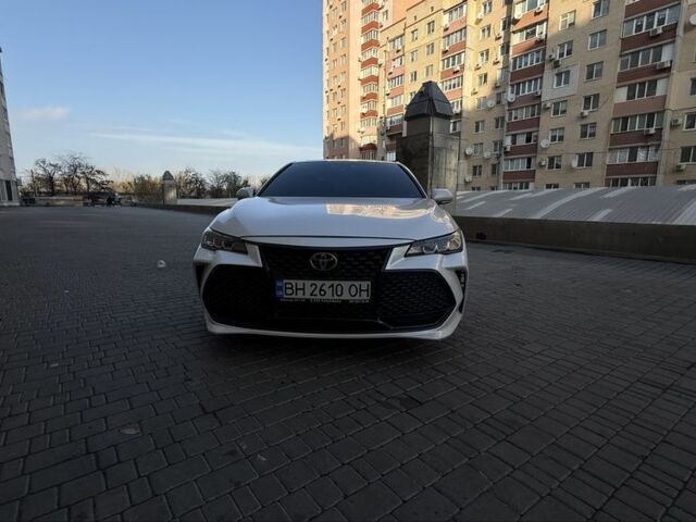Белый Тойота Авалон, объемом двигателя 3.5 л и пробегом 158 тыс. км за 28500 $, фото 5 на Automoto.ua