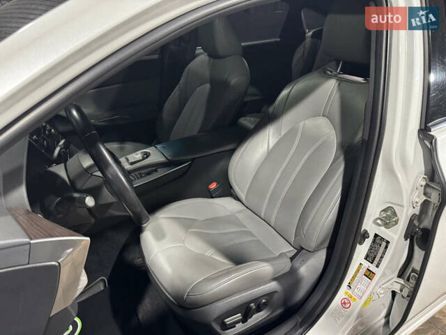 Белый Тойота Авалон, объемом двигателя 3.46 л и пробегом 154 тыс. км за 27999 $, фото 19 на Automoto.ua