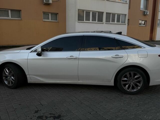 Белый Тойота Авалон, объемом двигателя 3.5 л и пробегом 158 тыс. км за 28500 $, фото 1 на Automoto.ua