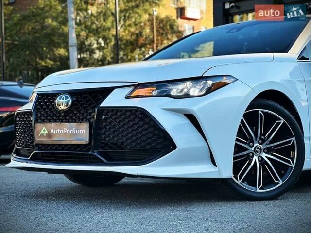 Белый Тойота Авалон, объемом двигателя 3.46 л и пробегом 93 тыс. км за 29400 $, фото 4 на Automoto.ua