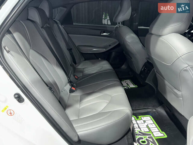 Белый Тойота Авалон, объемом двигателя 3.46 л и пробегом 154 тыс. км за 27999 $, фото 25 на Automoto.ua