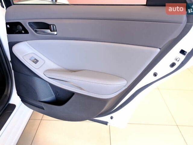 Белый Тойота Авалон, объемом двигателя 2.5 л и пробегом 43 тыс. км за 33900 $, фото 46 на Automoto.ua