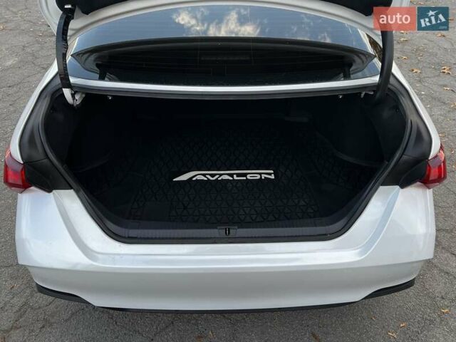 Белый Тойота Авалон, объемом двигателя 2.49 л и пробегом 96 тыс. км за 32900 $, фото 30 на Automoto.ua