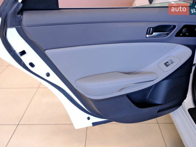 Белый Тойота Авалон, объемом двигателя 2.5 л и пробегом 43 тыс. км за 33900 $, фото 42 на Automoto.ua