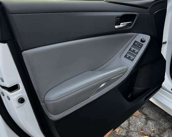 Белый Тойота Авалон, объемом двигателя 2.49 л и пробегом 96 тыс. км за 32900 $, фото 26 на Automoto.ua