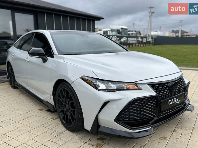 Белый Тойота Авалон, объемом двигателя 3.5 л и пробегом 51 тыс. км за 36900 $, фото 1 на Automoto.ua