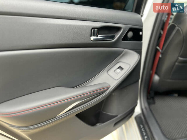 Белый Тойота Авалон, объемом двигателя 3.5 л и пробегом 51 тыс. км за 36900 $, фото 25 на Automoto.ua