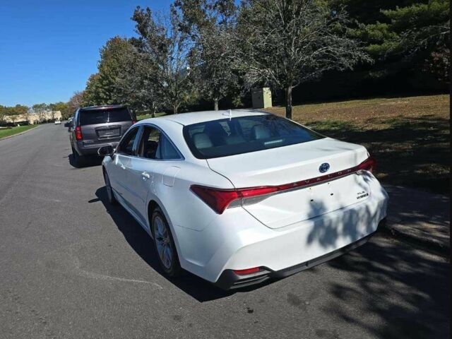 Белый Тойота Авалон, объемом двигателя 0 л и пробегом 47 тыс. км за 28000 $, фото 1 на Automoto.ua