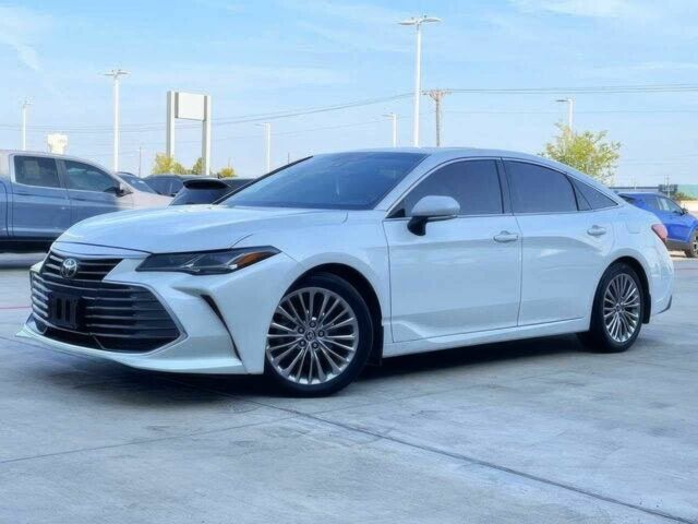 Белый Тойота Авалон, объемом двигателя 3.5 л и пробегом 21 тыс. км за 20000 $, фото 1 на Automoto.ua