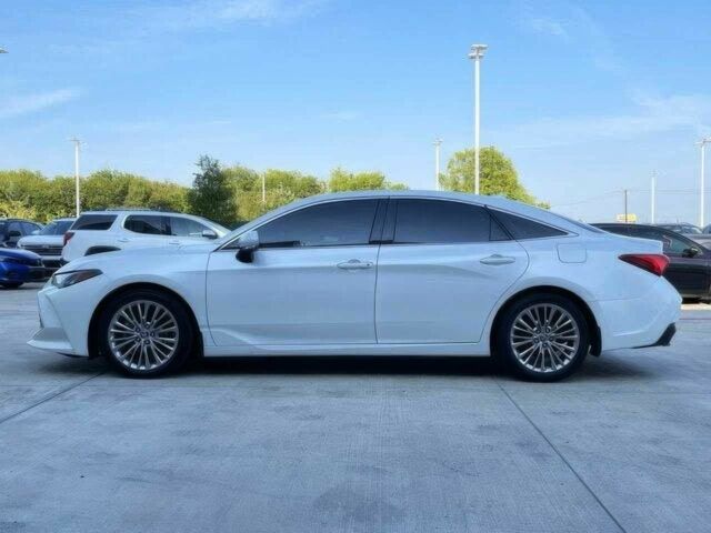 Белый Тойота Авалон, объемом двигателя 3.5 л и пробегом 21 тыс. км за 20000 $, фото 2 на Automoto.ua