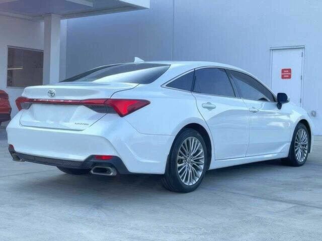 Белый Тойота Авалон, объемом двигателя 3.5 л и пробегом 21 тыс. км за 20000 $, фото 4 на Automoto.ua