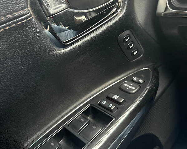 Чорний Тойота Авалон, об'ємом двигуна 2.5 л та пробігом 249 тис. км за 13500 $, фото 9 на Automoto.ua