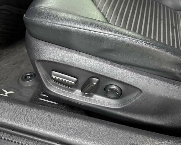 Черный Тойота Авалон, объемом двигателя 2.49 л и пробегом 150 тыс. км за 22000 $, фото 1 на Automoto.ua