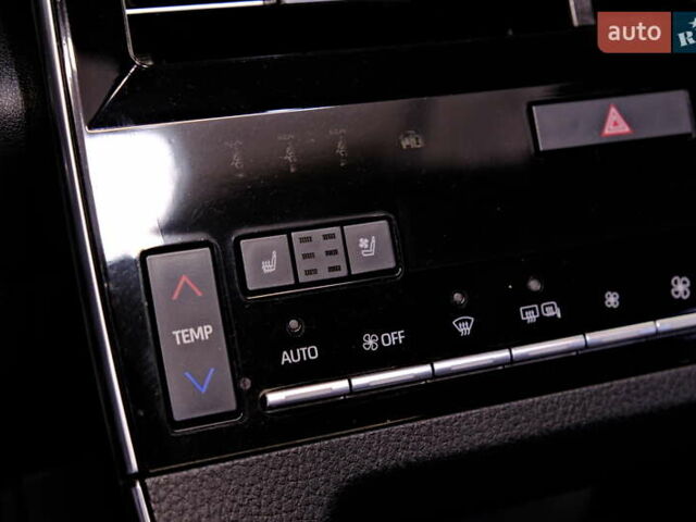 Тойота Авалон 2019 у Одесі на Automoto.ua Чорний Тойота Авалон, об'ємом двигуна 3.5 л та пробігом 52 тис. км за 29900 $, фото 18 на Automoto.ua