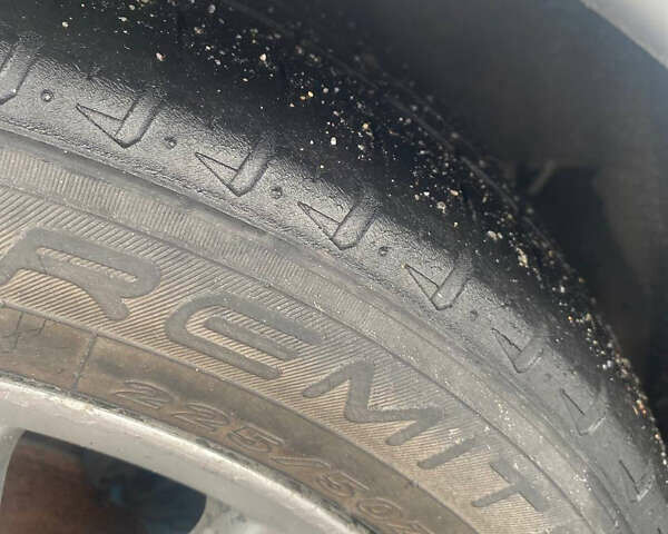 Серый Тойота Авалон, объемом двигателя 3.5 л и пробегом 330 тыс. км за 6999 $, фото 9 на Automoto.ua