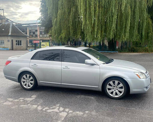 Серый Тойота Авалон, объемом двигателя 3.5 л и пробегом 330 тыс. км за 6999 $, фото 1 на Automoto.ua