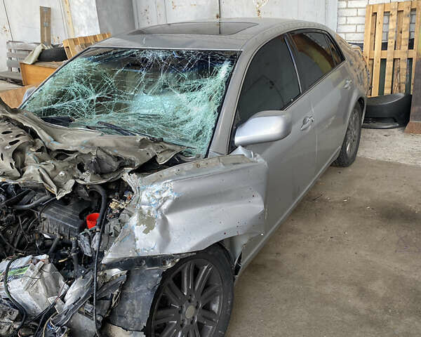 Серый Тойота Авалон, объемом двигателя 3.5 л и пробегом 250 тыс. км за 2400 $, фото 4 на Automoto.ua