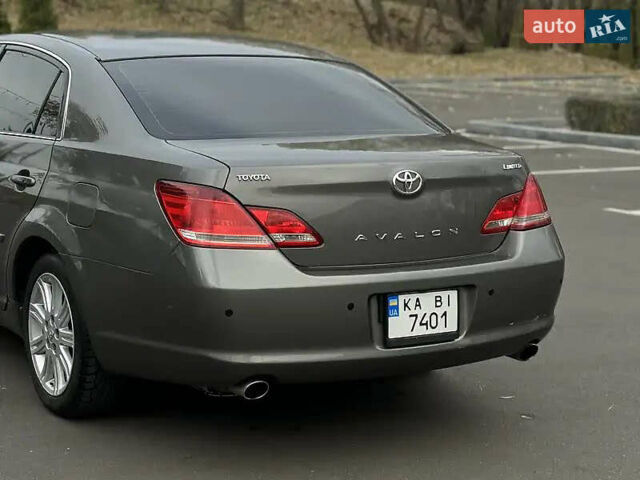 Серый Тойота Авалон, объемом двигателя 3.5 л и пробегом 315 тыс. км за 7600 $, фото 4 на Automoto.ua