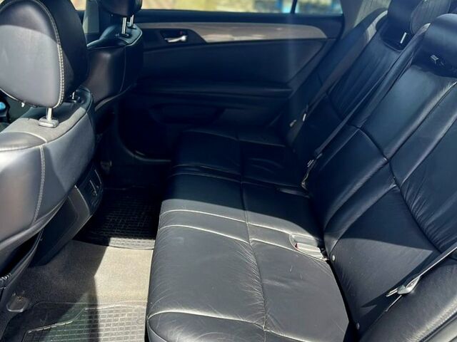 Серый Тойота Авалон, объемом двигателя 3.5 л и пробегом 183 тыс. км за 8000 $, фото 2 на Automoto.ua