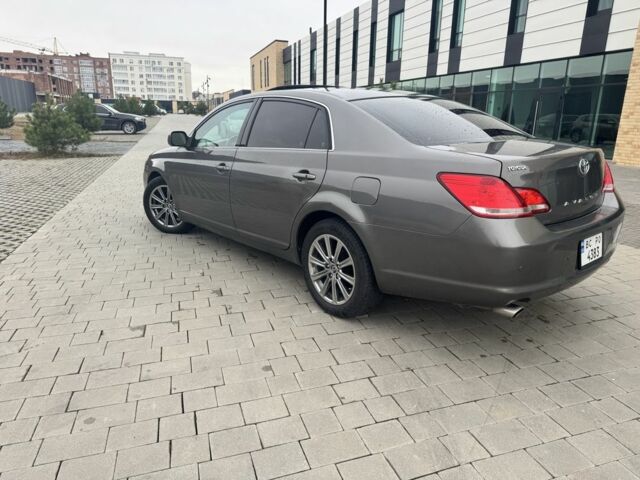 Серый Тойота Авалон, объемом двигателя 3.5 л и пробегом 299 тыс. км за 7500 $, фото 6 на Automoto.ua