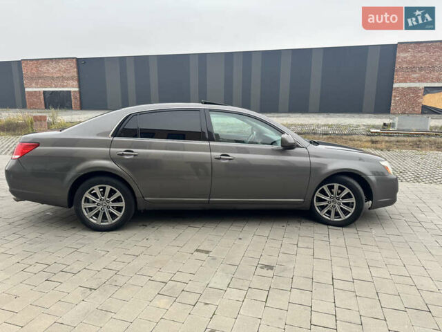 Серый Тойота Авалон, объемом двигателя 3.5 л и пробегом 299 тыс. км за 7500 $, фото 2 на Automoto.ua
