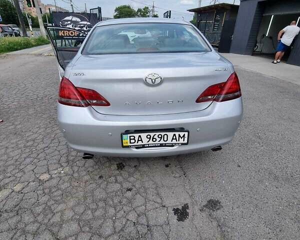 Серый Тойота Авалон, объемом двигателя 3.5 л и пробегом 60 тыс. км за 15000 $, фото 6 на Automoto.ua
