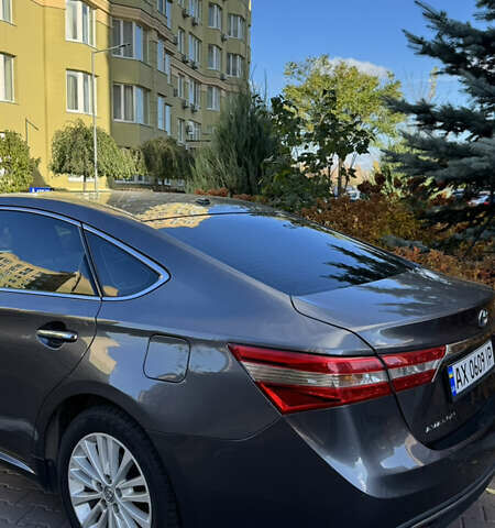 Серый Тойота Авалон, объемом двигателя 2.49 л и пробегом 279 тыс. км за 14500 $, фото 4 на Automoto.ua
