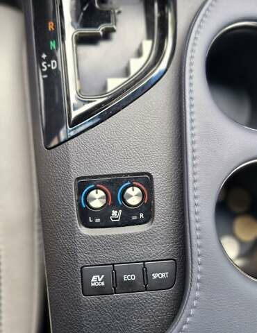 Серый Тойота Авалон, объемом двигателя 2.49 л и пробегом 164 тыс. км за 13500 $, фото 7 на Automoto.ua