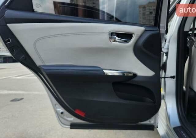Серый Тойота Авалон, объемом двигателя 2.49 л и пробегом 166 тыс. км за 17000 $, фото 14 на Automoto.ua