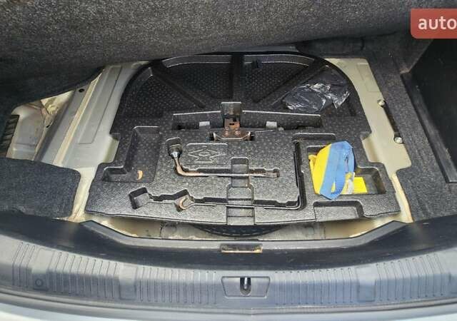 Серый Тойота Авалон, объемом двигателя 2.49 л и пробегом 166 тыс. км за 17000 $, фото 28 на Automoto.ua