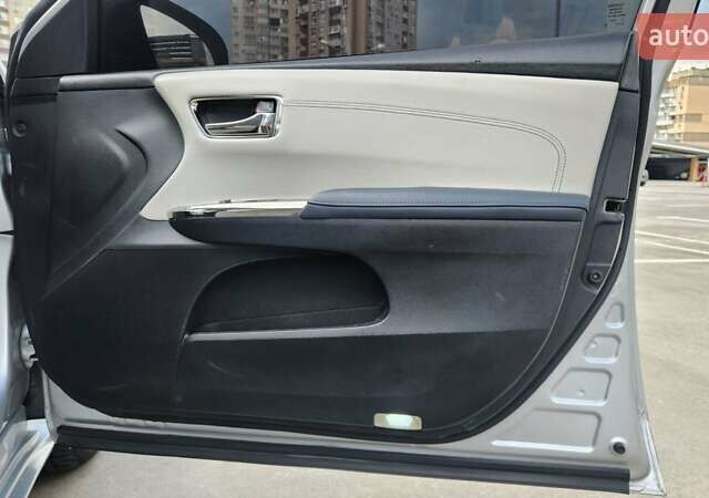 Серый Тойота Авалон, объемом двигателя 2.49 л и пробегом 166 тыс. км за 17000 $, фото 13 на Automoto.ua