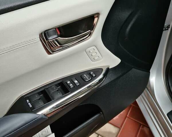 Сірий Тойота Авалон, об'ємом двигуна 2.49 л та пробігом 168 тис. км за 18500 $, фото 5 на Automoto.ua