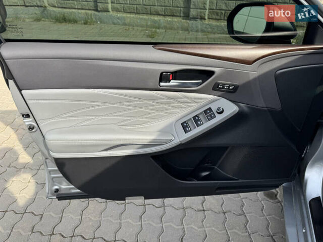 Серый Тойота Авалон, объемом двигателя 3.46 л и пробегом 55 тыс. км за 32000 $, фото 11 на Automoto.ua