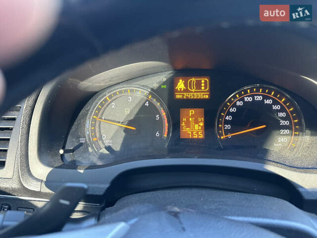 Белый Тойота Авенсис Версо, объемом двигателя 2.2 л и пробегом 240 тыс. км за 9500 $, фото 9 на Automoto.ua