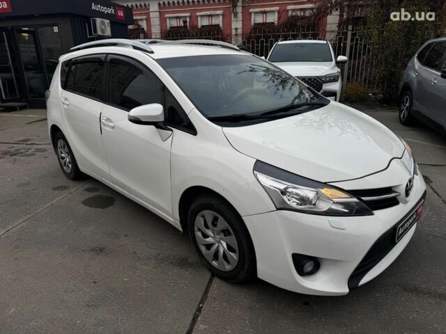 Белый Тойота Авенсис Версо, объемом двигателя 1.6 л и пробегом 106 тыс. км за 10990 $, фото 7 на Automoto.ua