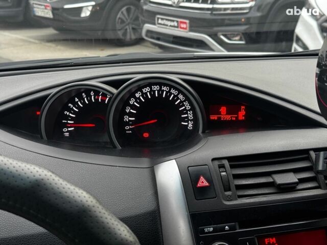 Белый Тойота Авенсис Версо, объемом двигателя 1.6 л и пробегом 106 тыс. км за 10990 $, фото 13 на Automoto.ua