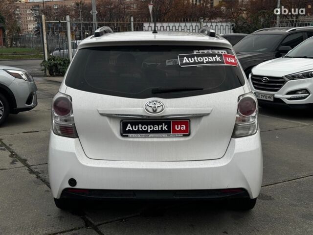 Белый Тойота Авенсис Версо, объемом двигателя 1.6 л и пробегом 106 тыс. км за 10990 $, фото 4 на Automoto.ua