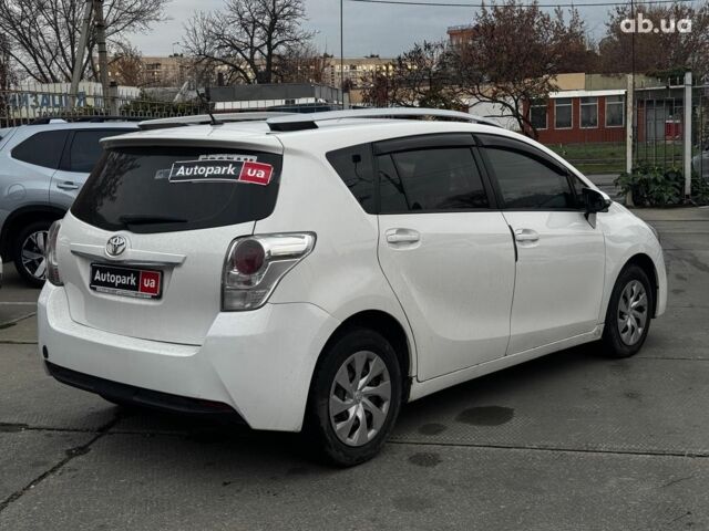 Белый Тойота Авенсис Версо, объемом двигателя 1.6 л и пробегом 106 тыс. км за 10990 $, фото 5 на Automoto.ua