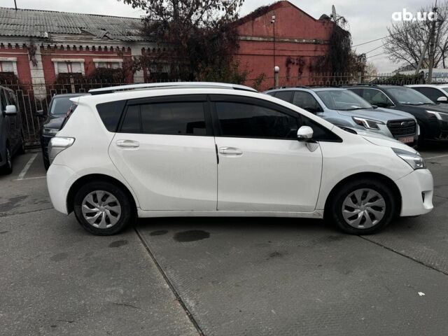 Белый Тойота Авенсис Версо, объемом двигателя 1.6 л и пробегом 106 тыс. км за 10990 $, фото 6 на Automoto.ua