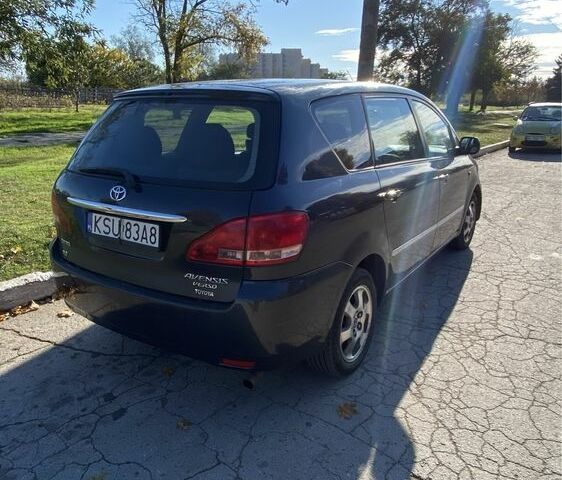 Черный Тойота Авенсис Версо, объемом двигателя 2 л и пробегом 237 тыс. км за 2700 $, фото 2 на Automoto.ua