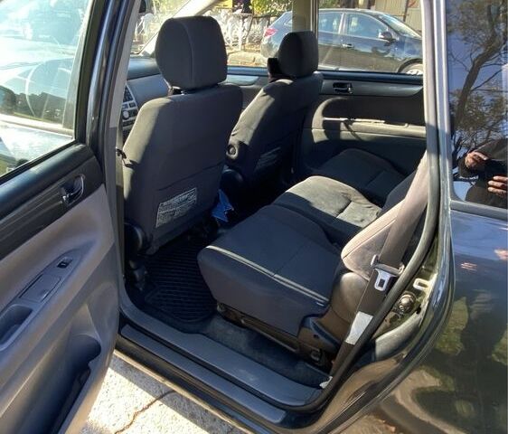 Черный Тойота Авенсис Версо, объемом двигателя 2 л и пробегом 237 тыс. км за 2700 $, фото 4 на Automoto.ua