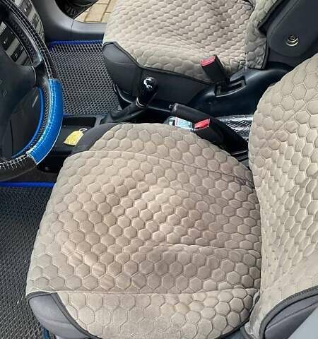 Чорний Тойота Авенсіс Версо, об'ємом двигуна 2 л та пробігом 367 тис. км за 5000 $, фото 11 на Automoto.ua