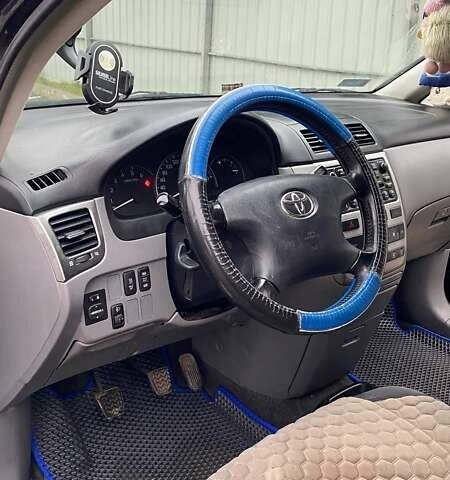 Чорний Тойота Авенсіс Версо, об'ємом двигуна 2 л та пробігом 367 тис. км за 5000 $, фото 10 на Automoto.ua