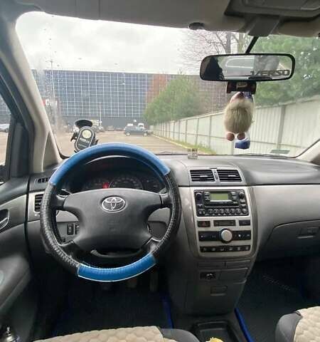 Чорний Тойота Авенсіс Версо, об'ємом двигуна 2 л та пробігом 367 тис. км за 5000 $, фото 8 на Automoto.ua